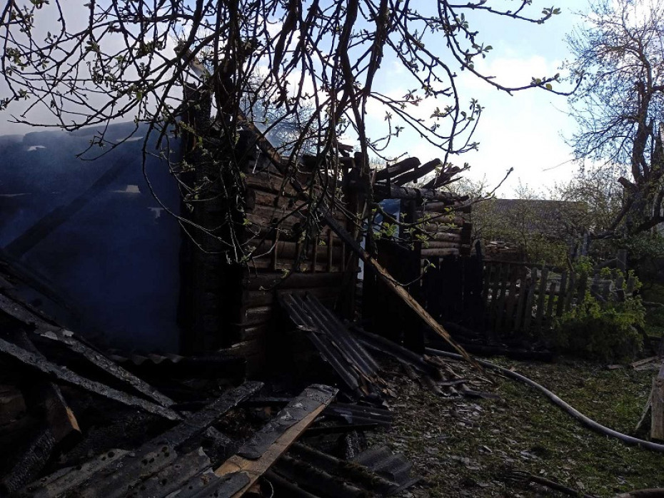 За выходные в Дятловском районе сгорели 2 хоз.постройки

