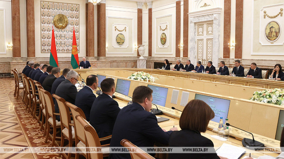 Не мешать работать министру, губернаторам - действовать. Кому Лукашенко дал карт-бланш по итогам совещания
