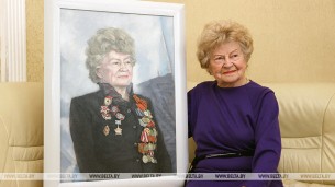 Ушла по блату на фронт, брала Прагу и не стала портить биографию любимому - история суперпозитивной 97-летней сибирячки из Гродно