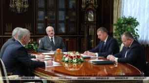 Лукашэнка падтрымаў праект указа па зарплатах у бюджэтнай сферы